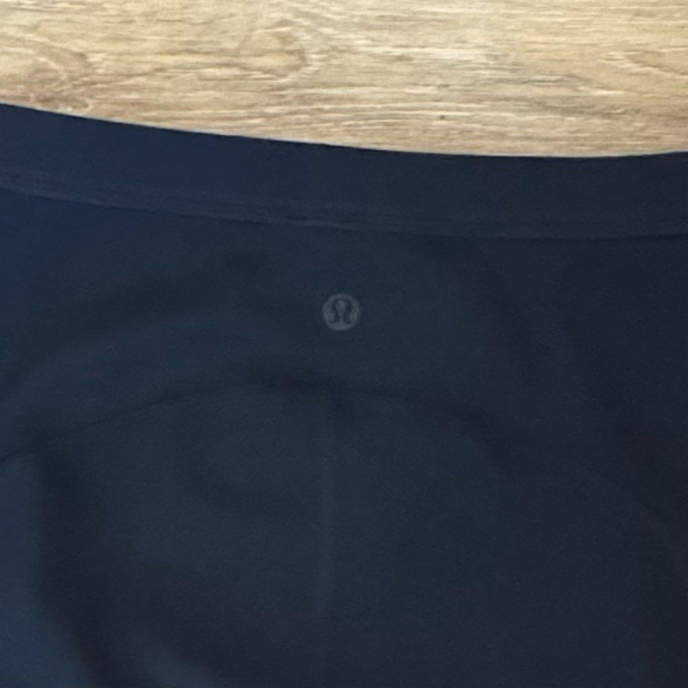 Lululemon Women’s Navy Blue Crop Leggings Size 8 - Picture 3 of 8